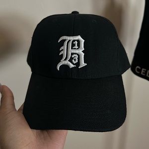 R13 hat (one size)